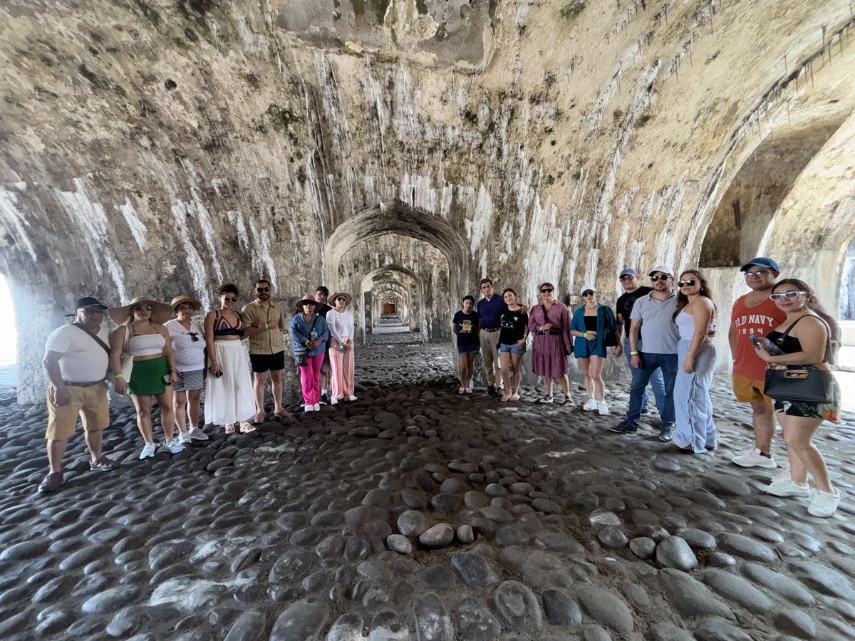 de_ejea's tweet photo. #Prisioneros #visitantes #conociendo la #fortaleza de #sanjuandeulua #selfiedelrecuerdo #graciasporsuvisita #guiasdeturistasejeaveracruz #elizabethaburto👍 https://t.co/AsSK2EeTOh