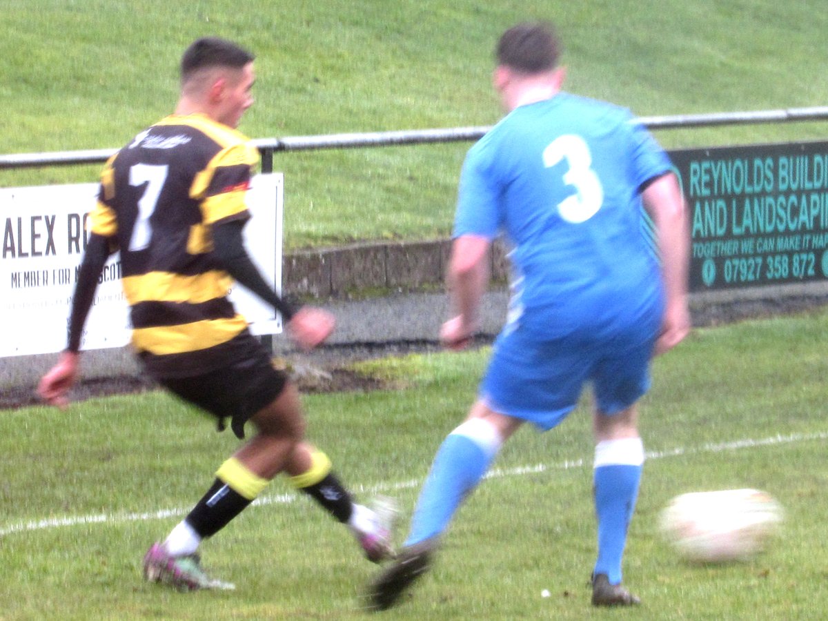 LSPhoto247's tweet photo. Action shots from @LochgellyAlbert 3 - 4 @Livingston_utd - @EastScotlandFA 3rd Division (15/02/25). 1st time at Purvis Park, great facilities, fantastic crowd for EOS 3. Lochgelly better team in 1st &amp; ahead at HT. Livingston dominated the 2nd half &amp; deserved their win on a whole. https://t.co/RSc6nSkJEX
