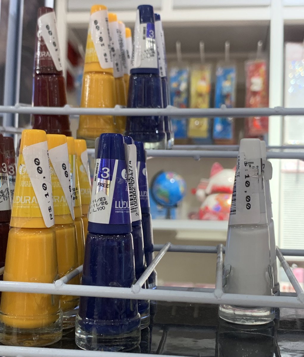 degradepcolorir's tweet photo. os esmaltes prestes a cantar    deixa eu me apresentar q eu acabei de chegar dps q me escutar vc vai lembrar meu nome https://t.co/P4X0wd0aaV