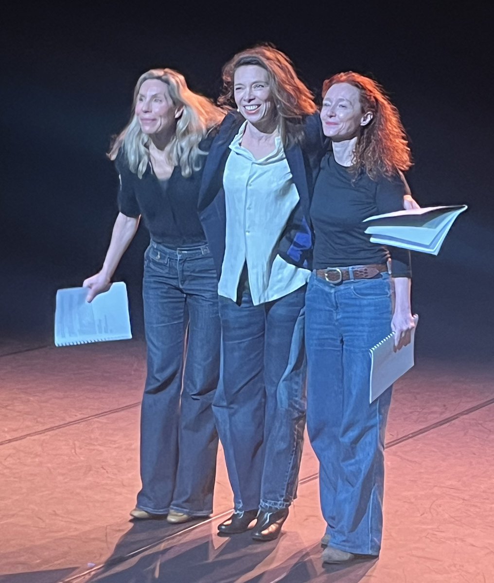 « Le désir du désir du désir » avec <a href="/leorecondo/">leonor de recondo</a>, #juliadegasquet et #mélanietraversier au #théâtredelaconcorde ou comment faire résonner la parole et les mots des femmes d’hier et d’aujourd’hui. Dernière représentation mardi 18 février à 19h.