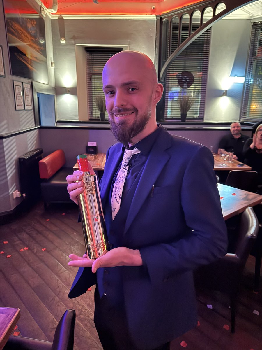CrumbsAyr2010's tweet photo. Jeff loves a bottle of AU, he also like getting two 35ml measures in his venoms so he comes here to fulfil his needs. Pspspspsps https://t.co/dBWWbQSirO