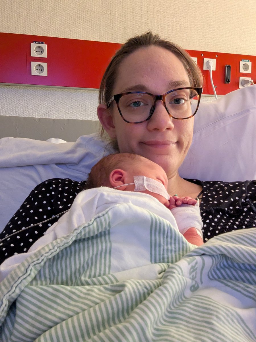 I går, på självaste Alla hjärtans dag tittade lilla Adam ut, cirka en månad för tidigt. Dock över 3 kg tung och 48 cm lång. Vi mår bra ❤️🩵.