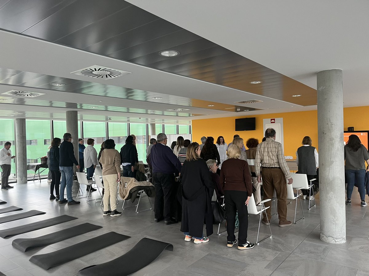 djavierreh's tweet photo. #enforMMa en Hosp. Álvaro Cunqueiro, ENHORABUENA! Dra Esther Casal Dtora Asistencial, Dra Carmen Albo Jefa Servicio Hematologia y Teresa Regueiro Pta @Cemmp_mieloma Sesión de ejercicio con 40 pacientes #MielomaMúltiple @SanofiES @campussanofi Toda la info https://t.co/jYlHZeTo0J https://t.co/PLu9KiEpF0