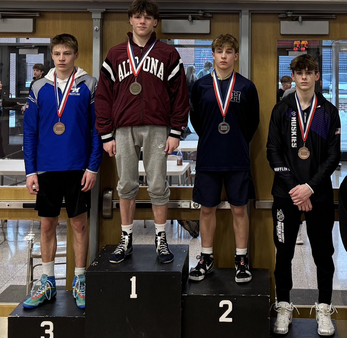 AltoonaAthletic's tweet photo. Weaver gets his  3peat as District 6 Champion!   @AAHSStuCouncil @altoonastrength @AASDSuper @AltoonaEcho #AltoonaProud https://t.co/G6pn6XG8bF