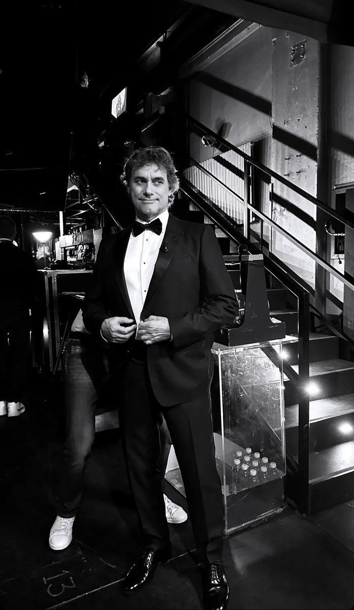 lumostardently's tweet photo. ALBERTO ANGELA LADIES AND GENTLEMEN 
#Sanremo2025 https://t.co/MO6ESGzcpz