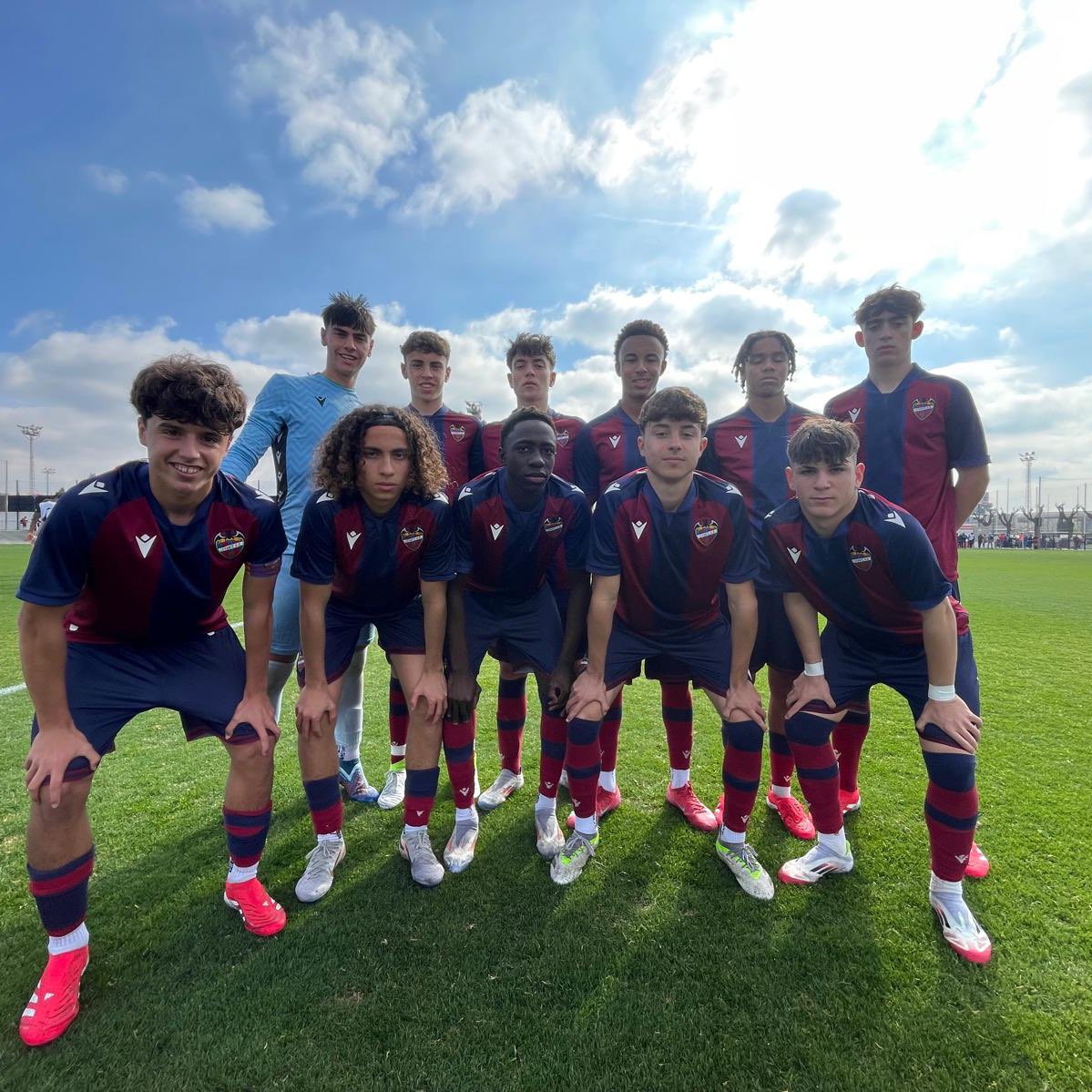 CanteraGranota's tweet photo. 🐸💥 El Cadete A gana el derbi 

@valenciacf 2-3 @LevanteUD 

⚽️⚽️ Asier Cano y ⚽️ Fode Minite https://t.co/RxyqvIbA2T