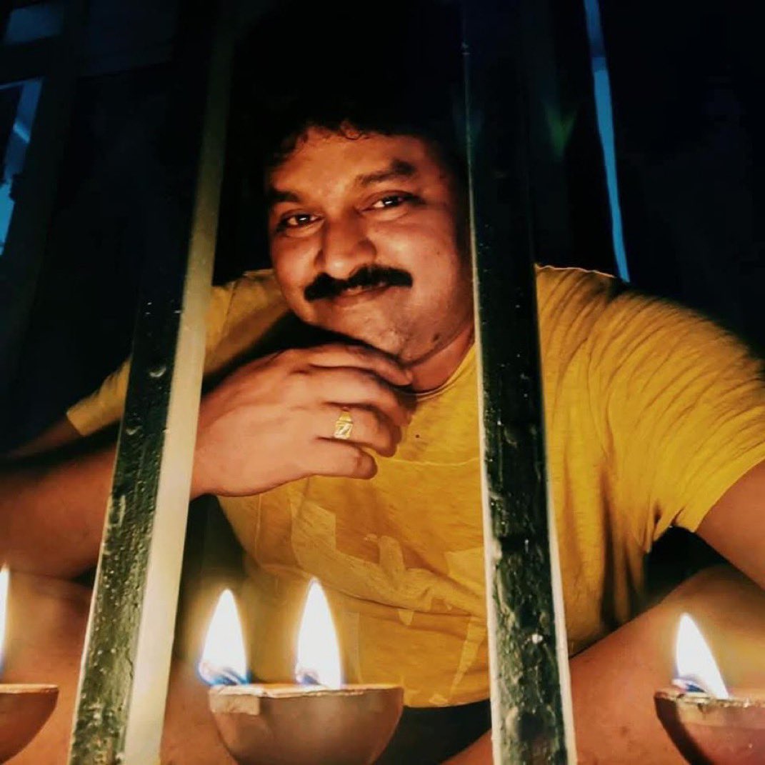 Reddytimes2029's tweet photo. #ActorSameer
నీకు దీపావళి స్టార్ట్ అయ్యింది
రెడీగా ఉండు భయ్యా
Next you only
Get ready to dance at home dance 🕺🕺🕺🕺
Bulbul bulbul Also can’t help https://t.co/XaHkEyhx98