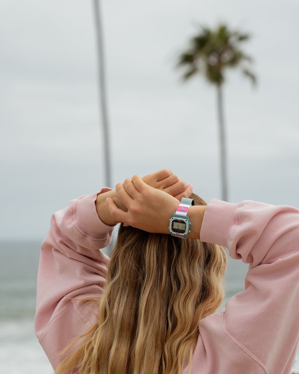 freestyle_watch's tweet photo. California state of mind 🌴  Caroline Marks in her signature Freestyle SharkWatch - Clear Blue Sky - made for the waves and the wins 🌊 #Surfing #CaliforniaDreaming #BlueSkies #SignatureStyle #ProSurfer #OceanVibes #AthleteLife https://t.co/qpFhPW5JUl https://t.co/Zw052FqdkL