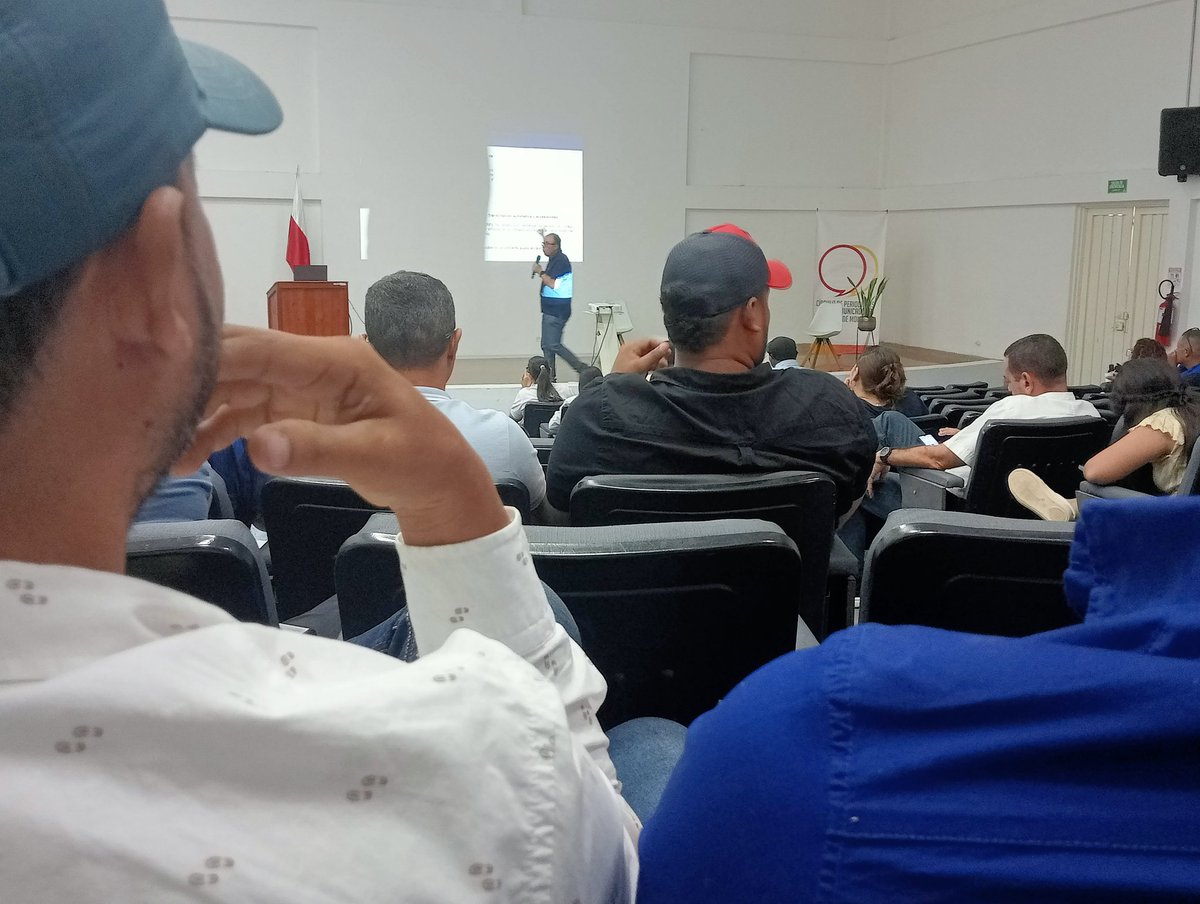 Ampliando la visión sobre IA, en capacitación con el <a href="/CPCMonteria/">@CPCMonteria</a>