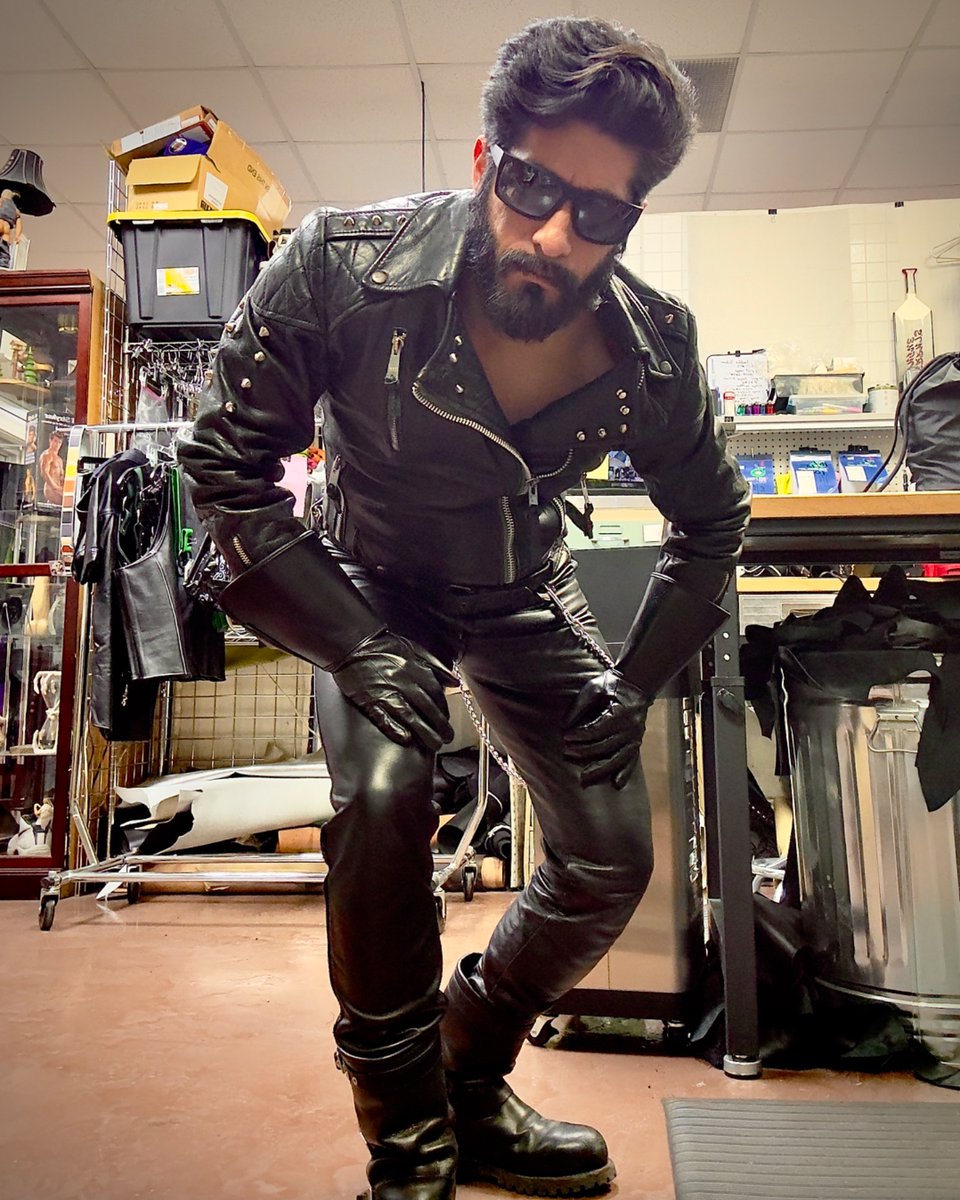 memo_leather's tweet photo. Thank You for the teachings. It's my turn to fly on my own. I hope I can make You proud. Always kinky, booted and a #Glovedman.
Sincerely, Glovedboy. https://t.co/U6PWPW4fpC
