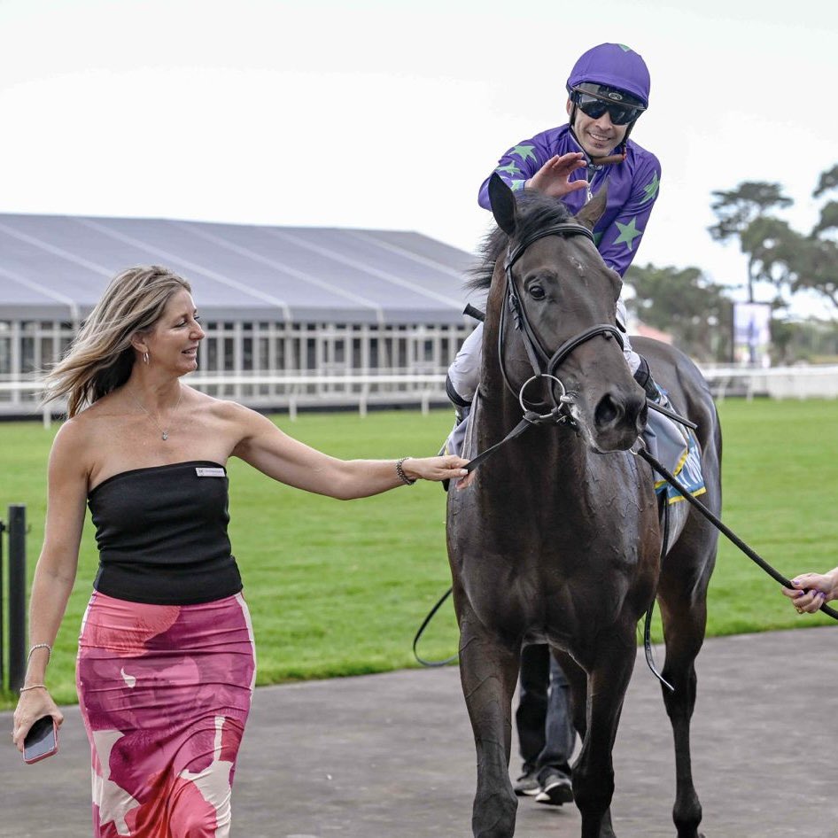 Treble for the day!🏆🏆🏆 
EMPIRE STATE closes the Kenilworth card for our champion ambassador, Candice Bass-Robinson. 
3 victories, 1 unforgettable day! 🏇💨
#BetwayOnTrack