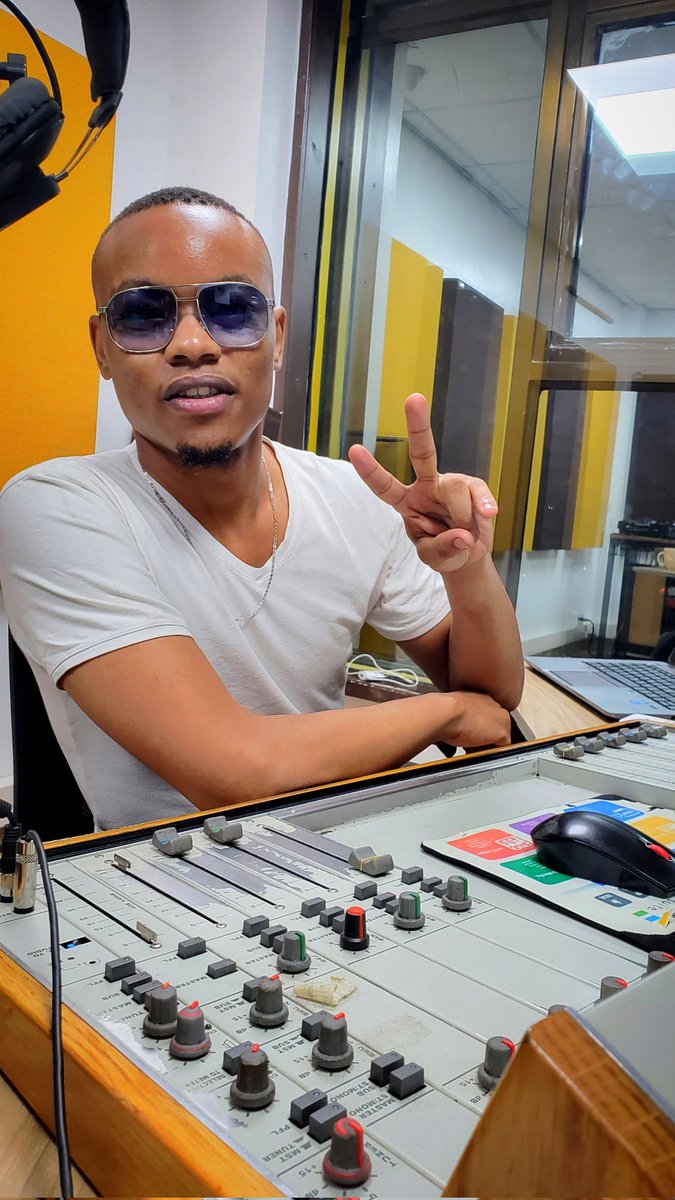 Ghetto Radio (@ghettoradio895) on Twitter photo Githaa ni ya kujiachilia ndani ya #Dundaa till late courtesy <a href="/DJRICKSKENYA/">djrickskenya</a>
Pump up the volume itubambe ukiwakilisha mtaa yako !!! Githaa ni ya kujiachilia ndani ya #Dundaa till late courtesy <a href="/DJRICKSKENYA/">djrickskenya</a>
Pump up the volume itubambe ukiwakilisha mtaa yako !!!