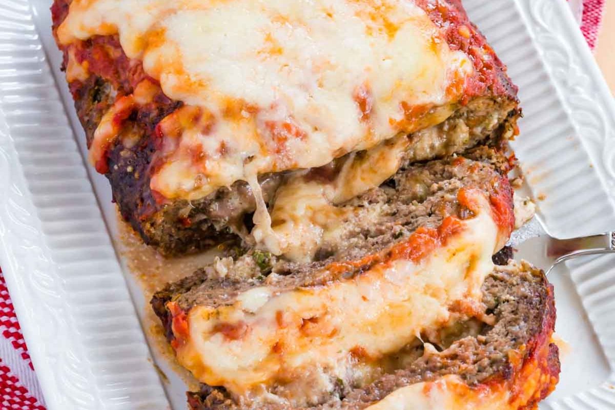 Mozzarella-Stuffed Meatloaf has all the cheesy, savory flavors of lasagna without the noodles. Made with three cheeses, Italian seasoning, and tomato sauce, it’s a hearty, family-friendly meal everyone will love! #Meatloaf #ComfortFood
l8r.it/jmsG