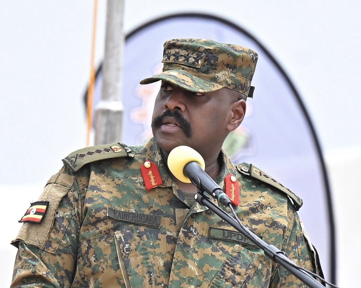 GuyYuma2's tweet photo. Cet imbécile du fils de #Yoweri Museveni pour qui se prend-il lorsqu'il pretend prendre le contrôle de la ville de #Bunia, cela en demandant les autorités militaires de rendre les armes dans 48 heures. Bon sang, cet amorphe de fils de pûte a vraiment franchi le Rubicon!!! https://t.co/AxcTtnwpO6