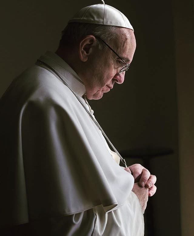 frjamesa's tweet image. Pray for Pope Francis’ quick recovery ❤️‍🩹 
News says he’s been admitted to the hospital for Bronchitis. 

Let us pray:
Heavenly Father, we lift up Pope Francis to you in prayer, we ask for your healing touch upon his body. Grant him strength, comfort and full recovery. May your…