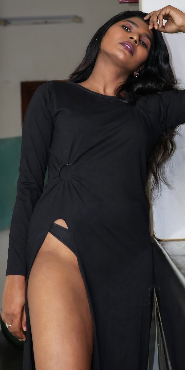 InstaHottiess's tweet photo. Sssh intha chocolate odambu kaari vera adangave matra 

Vara vara romba mood ethura, peak ku poraa

Ssh antha thodayum antha karuppu jetti yum aaah 🤤

Iva kaala virika soli ava jetty ah monthu pathu nakkanum sssh 🥵

In frame: Stephina Alex 🤤 https://t.co/K2p5zJHJlq