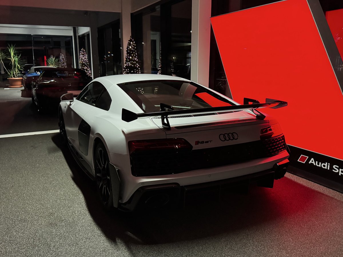 platevault's tweet photo. Here's a exclusive no-plate spot of a R8 GT. :3 https://t.co/AX6dKZLko0