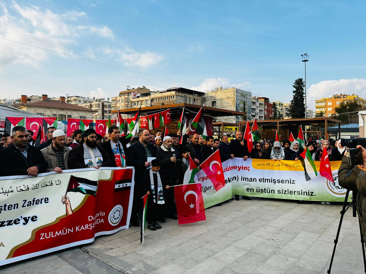 PlatformUrfa's tweet photo. Gazze, Gazzelilerindir; Filistinlilerindir!

“Gazze halkı Trump ve işbirlikçilerinin planlarına boyun eğmeyecektir”

Şanlıurfa STK Platformu olarak Filistin/Gazze için basın açıklamamızı yaptık.Katkı ve katılım sunan tüm kardeşlerimizden Allah razı olsun.
#gazzedirenişi #Trump https://t.co/Xnrg0hhqkl