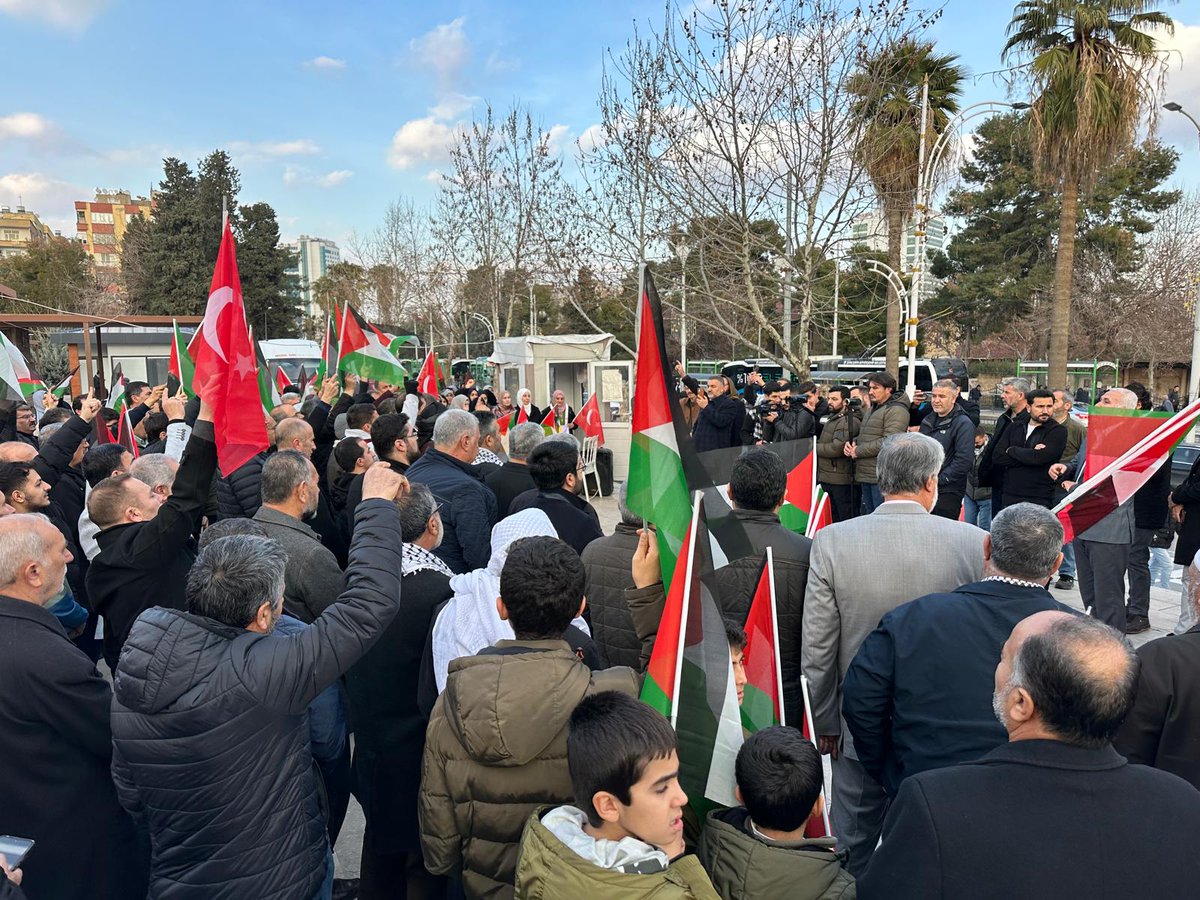 PlatformUrfa's tweet photo. Gazze, Gazzelilerindir; Filistinlilerindir!

“Gazze halkı Trump ve işbirlikçilerinin planlarına boyun eğmeyecektir”

Şanlıurfa STK Platformu olarak Filistin/Gazze için basın açıklamamızı yaptık.Katkı ve katılım sunan tüm kardeşlerimizden Allah razı olsun.
#gazzedirenişi #Trump https://t.co/Xnrg0hhqkl