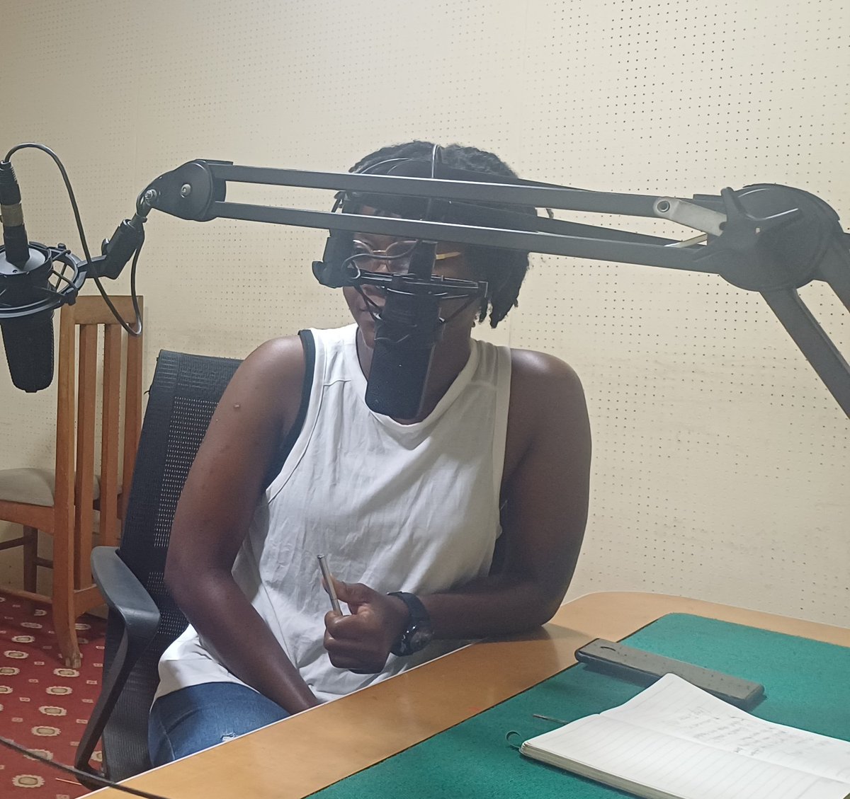 kobengkyereh's tweet photo. @esinamamuzu @MavisAryee & the rest of the @cmghana #CuriousMinds team on #GemsOfOurTime on @uniiqfm957 makes listening to #youth radio sweet. Today, the focus was on #entrepreneurship. With the right drive the youth can build their own businesses and not wait for handouts
#SDGs https://t.co/w4UMmsAnky