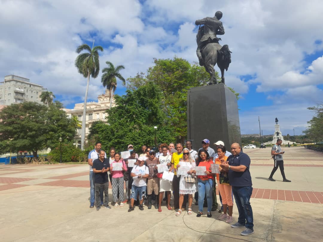 Se efectúa el Acto Municipal en saludo al Día de los trabajadores de Comunales en el Emblemático parque 13 de marzo en #LaHabanaVieja
<a href="/mromerodrake/">Maritza del Carmen Romero Drake</a>
<a href="/Edit43606865/">Edit Pérez Vega</a> <a href="/borras_mai89309/">Maikel Borras</a> <a href="/IntendenteHV/">Alexis Acosta Silva</a> #LaHabanaDeTodos