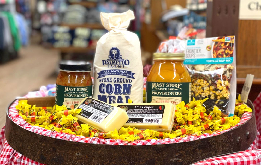 MastStore's tweet photo. During Be a Sweetheart, Saturday, February 15 – Sunday, February 16, Mast General Store will donate $1 to a food security partner agency for each pound of bulk candy purchased. That turns into $5+ in food value! Be a Sweetheart 💞this weekend. 💗
https://t.co/oz4EQwFMgq https://t.co/OHg75AAsZh