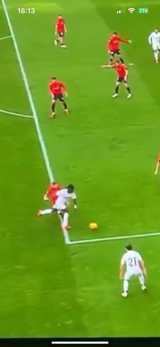 isaacdb99's tweet photo. @padrecule6 @trunksRM El de hoy fuera y el de foden dentro? Vaya dos formas de ver el fútbol tenemos… https://t.co/fQdnMh3JIC