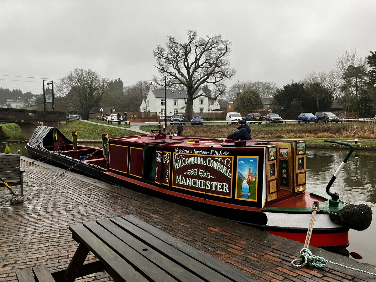 The_Geographer1's tweet photo. A very wet day at Hatton Locks open day. We are back there tomorrow, so come down if you want to:
See what @CanalRiverTrust get up to on a lock stoppage.
Walk into the bottom of a canal lock.
Learn how to fish 🐠.
Enjoy tours and talks on and about the canal and more!! https://t.co/AbyS4w9YVQ
