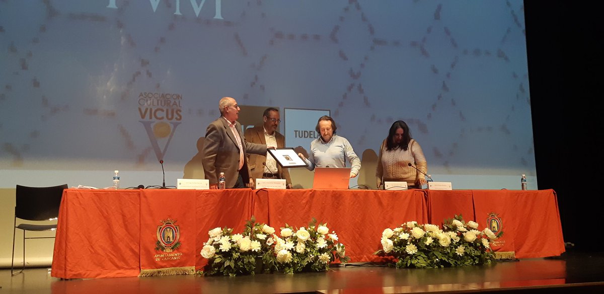 En el IV Encuentro de Arqueología del Queiles hablando y aprendiendo con homenaje a Juan José Bienes. Gracias a <a href="/Martagomara/">Marta Gómara Miramón 💚🔻 ⛏🏺</a> y a <a href="/Cascantum/">Cascantum</a> <a href="/unedtudela/">UNED Tudela</a> por la organización (y el buen día de hoy) #DeArqueología #Aprendiendo #DeHistoria