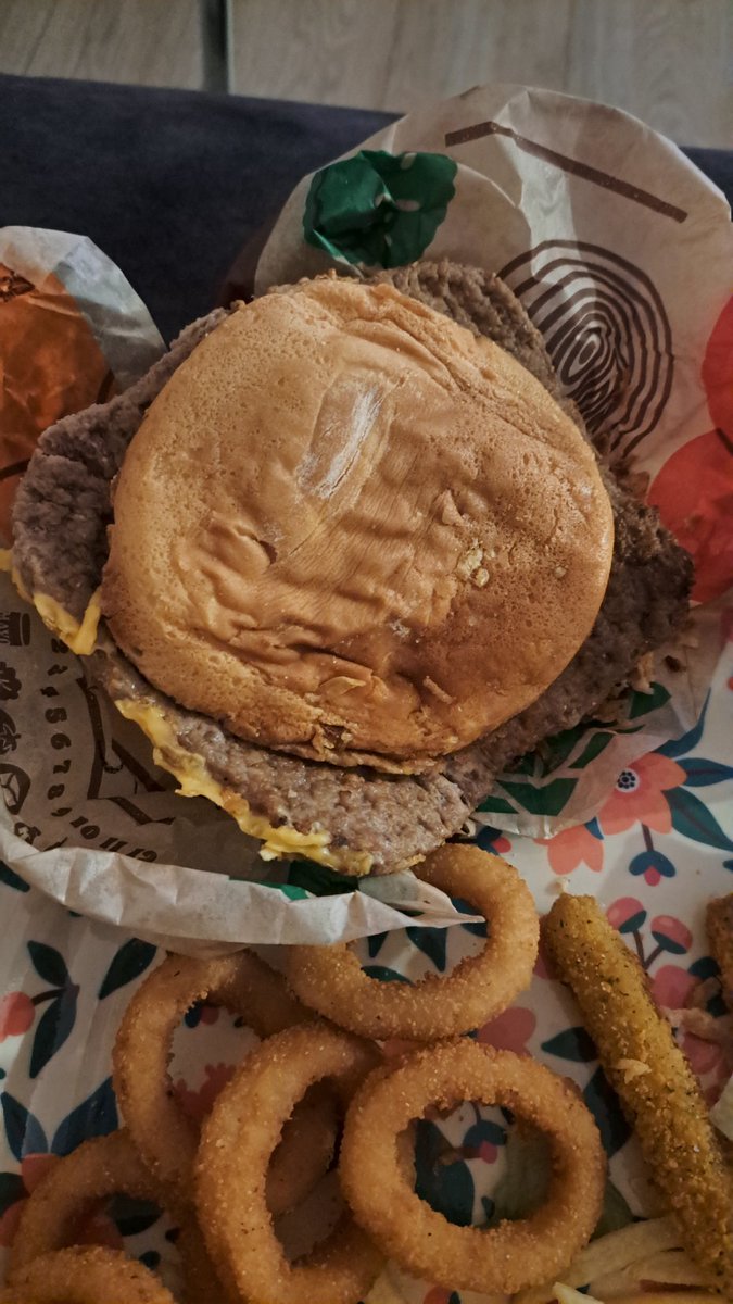 zzzeraf's tweet photo. @BurgerKingTR Para ödediğimiz şeye bakın... Giresun şubenizi kapatsanız isabet olur. https://t.co/BHxDKmNz39