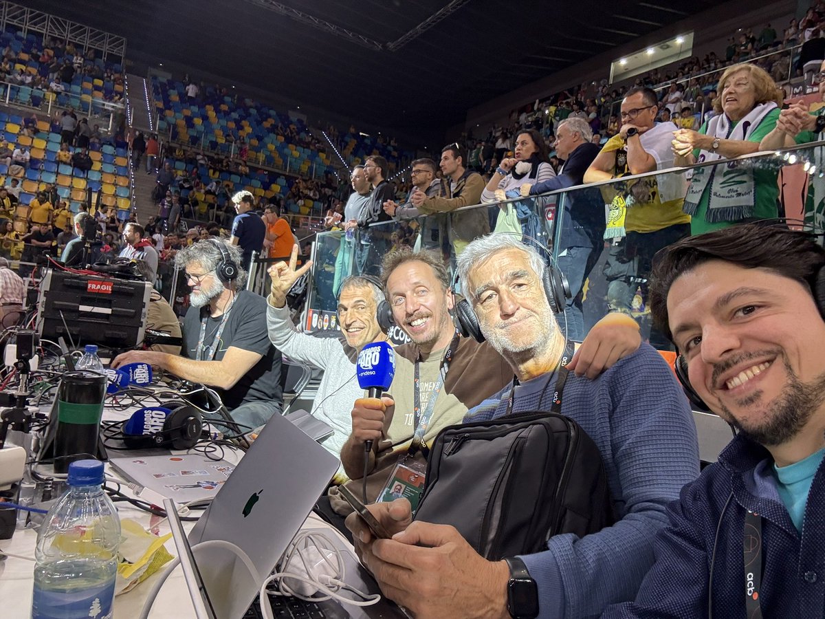 En cuanto empiece el Unicaja-La Laguna conectamos en la tercera jornada de la Copa del Rey de la Liga <a href="/Endesa/">endesa</a> con estos cuatro titanes de la comunicación. 

Vienen las cinco horas más locas del día. 

Venirse, que es gratis. Twitch y YouTube como siempre.