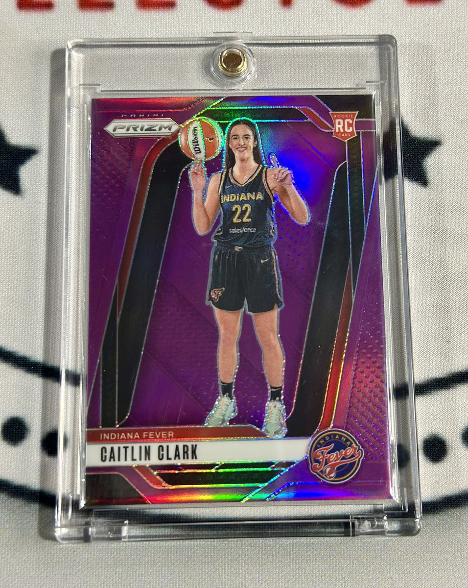 SheetsCollect's tweet image. 2024 Prizm Caitlin Clark Purple /149 — $2K OBO. Last comp $2100 (won’t gem - Surface issue)