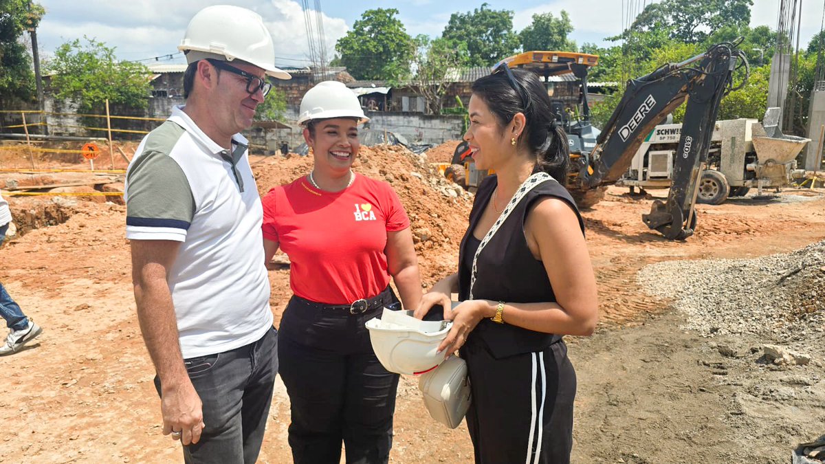Unidades_UTS's tweet photo. Hoy, nuestro rector @olengerke realiza recorrido por la obra en campus  Barrancabermeja, para supervisar los avances de este gran proyecto que fortalecerá nuestra infraestructura educativa. 🏗️

#GratuidadYcalidad #LoHacemosPosible #UTSBarranca #Educación #OrgulloUiteísta https://t.co/vXrPS6akxa