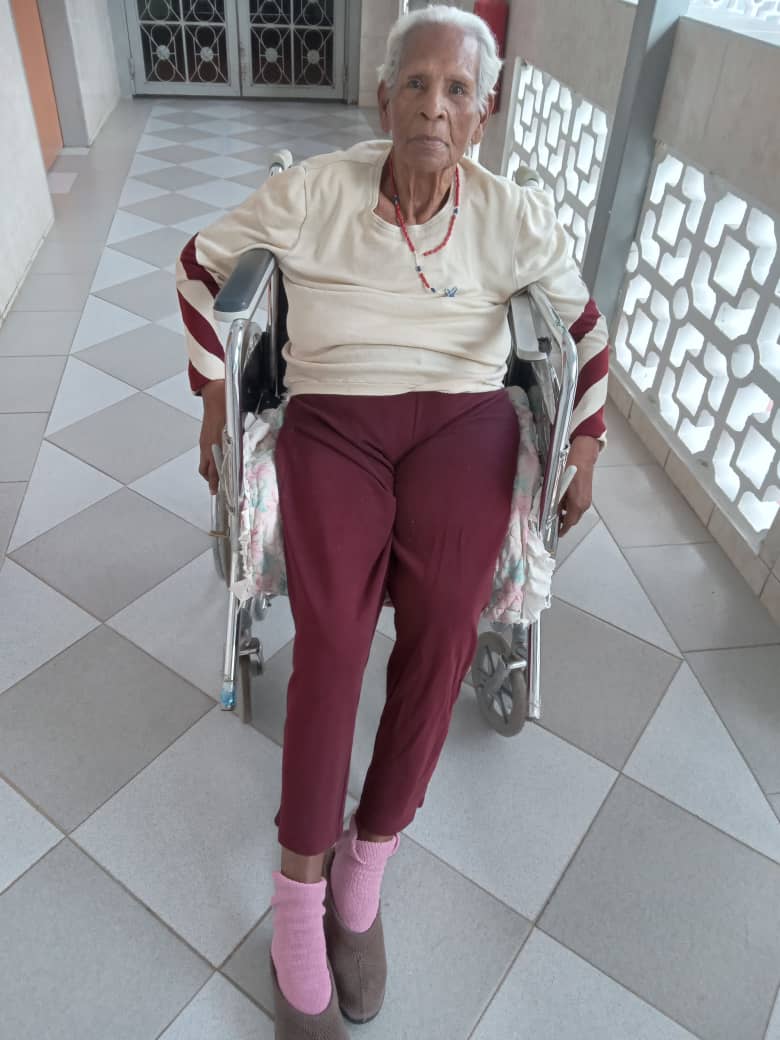 ATENCIÓN:
Doña Jacinta Ochoa de 90 años padece Alzheimer y requiere pañales para adultos talla M, y los medicamentos:
Quetiapina de 200 mg, Eutirox 100 mg, Alprazolan 0,5 mg y Captopril 50 mg.
La familia pide el apoyo en donaciones. Contacto Hilda Vilchez de Padrón 0414 5479461