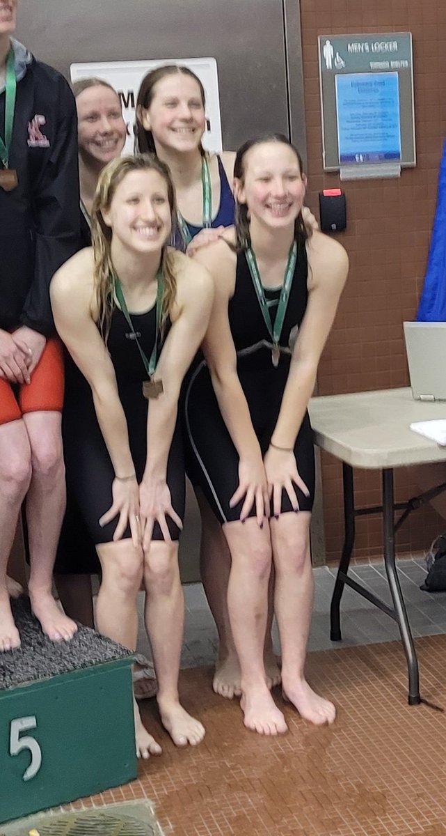 🏊‍♂️ Mentor girls 200MR 7th 1:51.64
Elisabeth Davis 27.78 back &amp; Marian Collins 30.65 breast