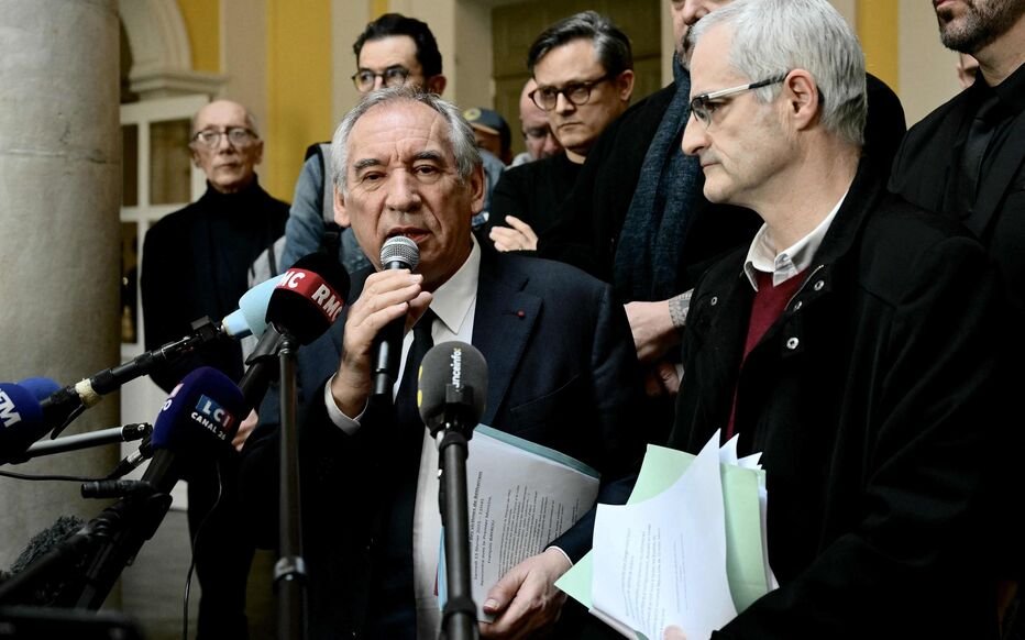 lapin47's tweet image. #Bayrou « J'ai découvert un Continent »

C'est en 2025 que Bayrou, Ministre de l'Education pendant 4 ans, apprend l'existence du sadisme, des agressions sexuelles et des #viols dans les #internats des collèges-lycées de l'enseignement privé #catholique ?

INCOMPETENT ou MENTEUR ?