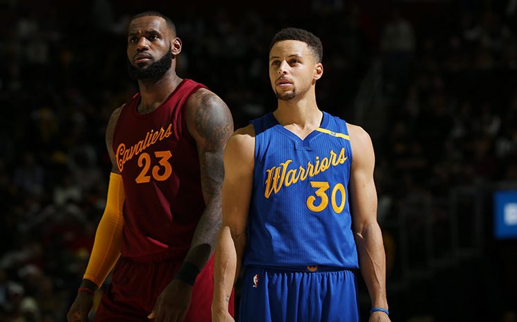 🎙️ LeBron James sobre su rivalidad con Stephen Curry:

“Cuando estás en una pelea de perros y solo hay un tipo que intenta evitar que alcances tus metas, esa persona te va a caer mal. Yo le caía mal a él y él me caía mal a mi porque ambos estábamos luchando por lo que queríamos,