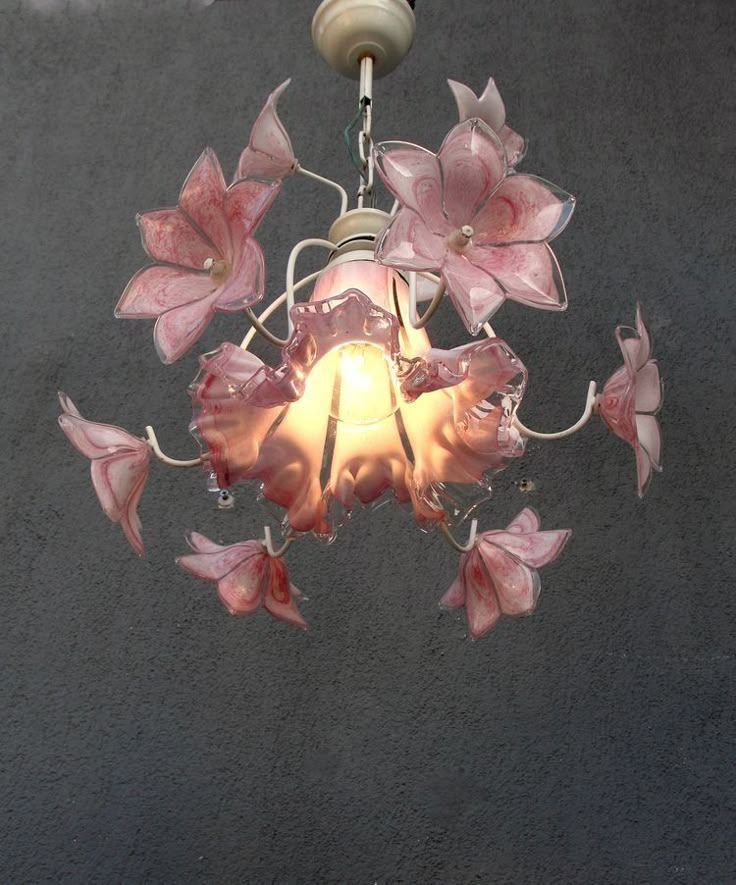 lavieestbelIe's tweet photo. Pink flower lights https://t.co/AFBlBa7qWs