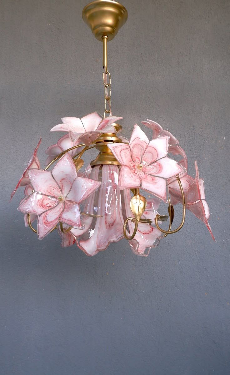 lavieestbelIe's tweet photo. Pink flower lights https://t.co/AFBlBa7qWs