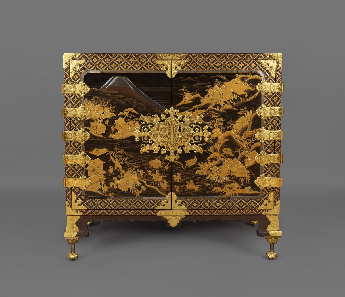 Check out our latest video and take a look behind closed doors here at the Wallace Collection. 👀🔑

Unlock the secrets of this 17th-century Japanese lacquer cabinet, with Director Xavier Bray and Curatorial Assistant Julia Van Zandvoort.

Find out more about this elegant piece