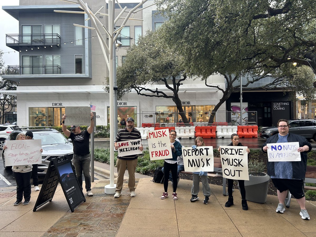 HAPPENING NOW: Protesters are gathering outside of Tesla at the Domain to voice their concerns against Elon Musk. The group calls it the Tesla Takedown <a href="/fox7austin/">FOX 7 Austin</a>