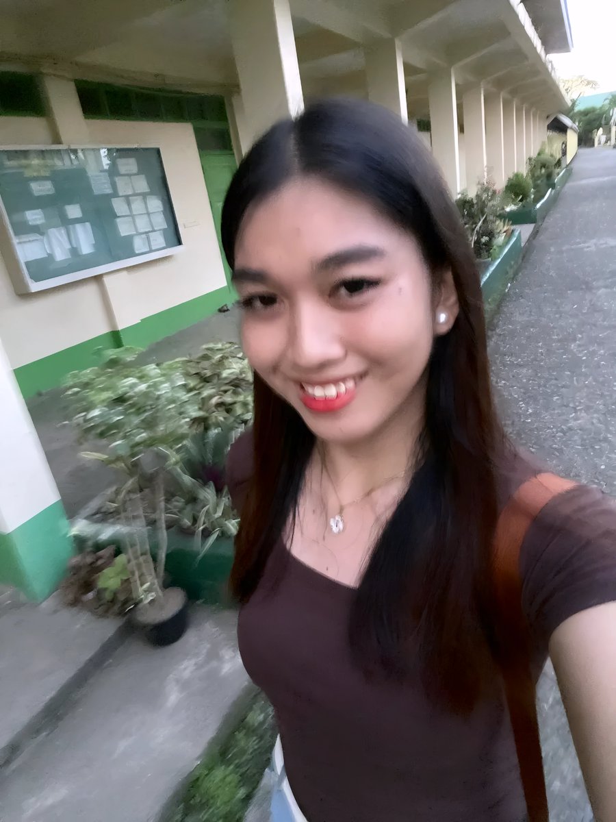 Queeny_mia's tweet photo. rt if you like me :) https://t.co/P226jxf75Z