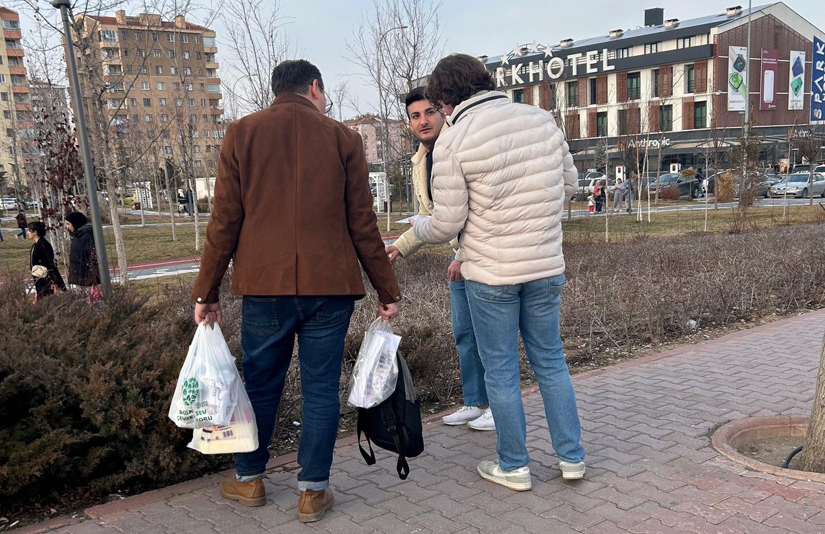 konyadgd's tweet photo. Devrimci Gençlik Dernekleri Konya olarak;

Gençliği yoksulluğa ve sefalete itenlere karşı, Bosna Hersek Mahallesi'nde bildirilerimizi dağıttık.

Tek yol tek seçenek halk��n kendi iktidarıdır. https://t.co/XVQfvH1pVP