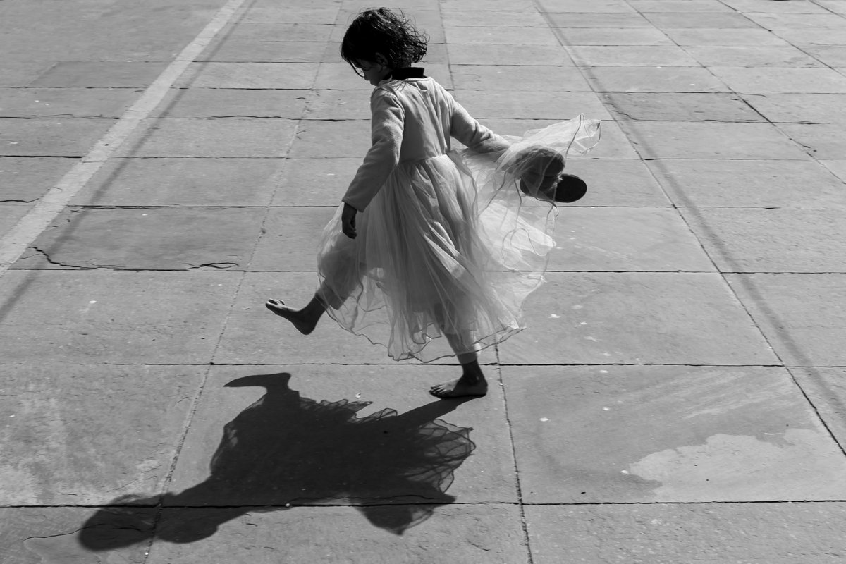umarfarooq3546's tweet photo. “Little events, ordinary things, smashed and reconstituted. Suddenly, they become the bleached bones of a story.” — Arundhati Roy, The God of Small Things. 

Photograph - Umar Farooq
#Childhoodstories #childhoodeveryday https://t.co/cZ3Rp9ZBD6