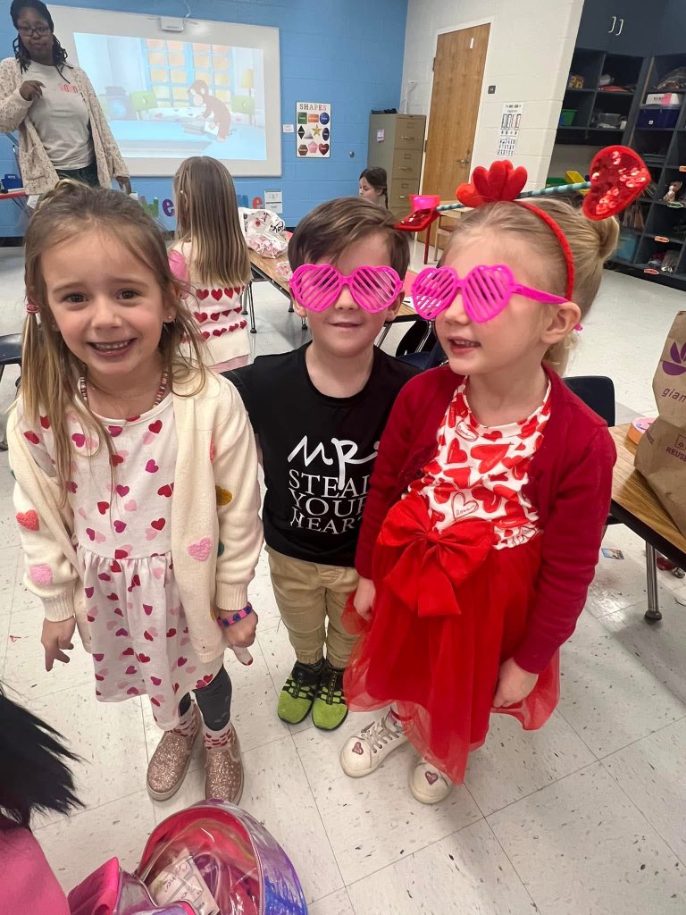 brock_road's tweet image. 💌 Will you be mine? Check YES or YES! 💌

Every day feels like Valentine’s Day with our Bobcats spreading kindness and joy! ❤️🐾 Who will you share some love with today? #BobcatLove #CheckYes