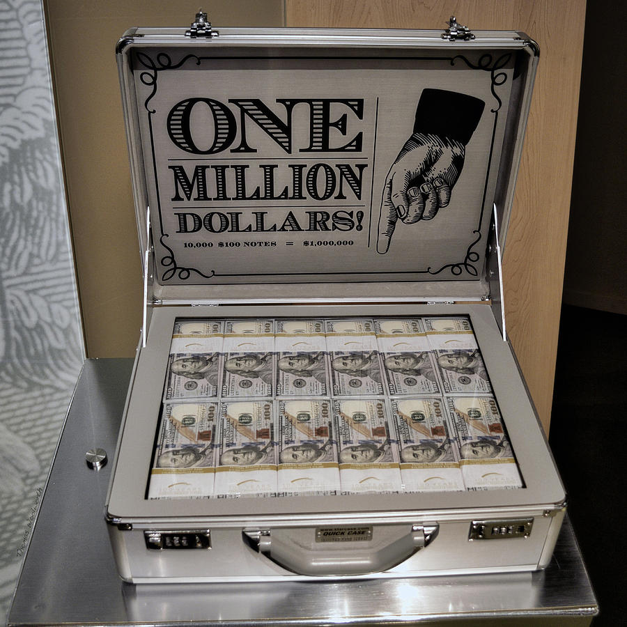 RedeX__red's tweet photo. Idea: In a year, 500M #MELANIA coins will be in circulation. To earn $1M when the price hits $100, you need 10,000 coins. Only 50,000 people can achieve this (500M / 10K), but likely just 25,000 will. 10K coins now cost ~$14K. Act while there's time. https://t.co/u2zzCfCGeq