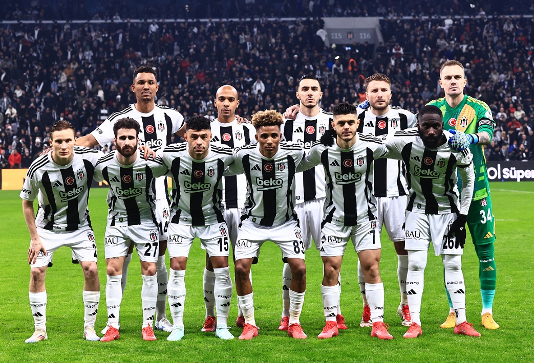 futbolarena's tweet photo. Beşiktaş bu sezon 5 derbinin 3'ünü kazandı. https://t.co/iPbZ7pg5UQ