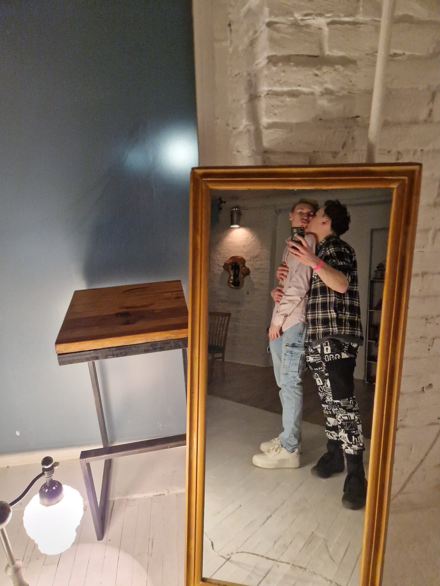 DmytroNevinskyi's tweet photo. Я зі своїм пісіком на іконах #ikony
#ValentinesDay https://t.co/46lNMHvbZM