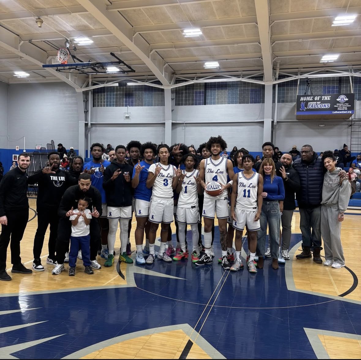 OSUHoopsInsider's tweet photo. 2026 Ohio State prospect T.J. Crumble has surpassed 1,000 points in his high school career. Crumble is a top-100 player and is ranked 3rd in the state by 247Sports. 

#THE26 | @_TJCrumble2026 
 https://t.co/zBO4N9dFAO