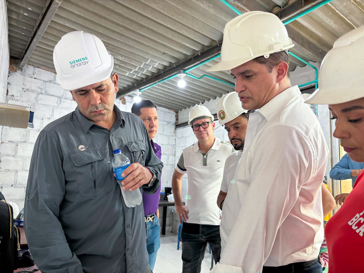 Unidades_UTS's tweet photo. #AEstaHora nuestro rector @olengerke junto al gobernador @GralJuvenalDiaz, realizan recorrido por el avance de la obra en el #CampusBarrancabermeja para supervisar de cerca cada detalle de esta importante instalación educativa.

#GratuidadYcalidad #LoHacemosPosible #UTSBarranca https://t.co/S6vg75ocsV